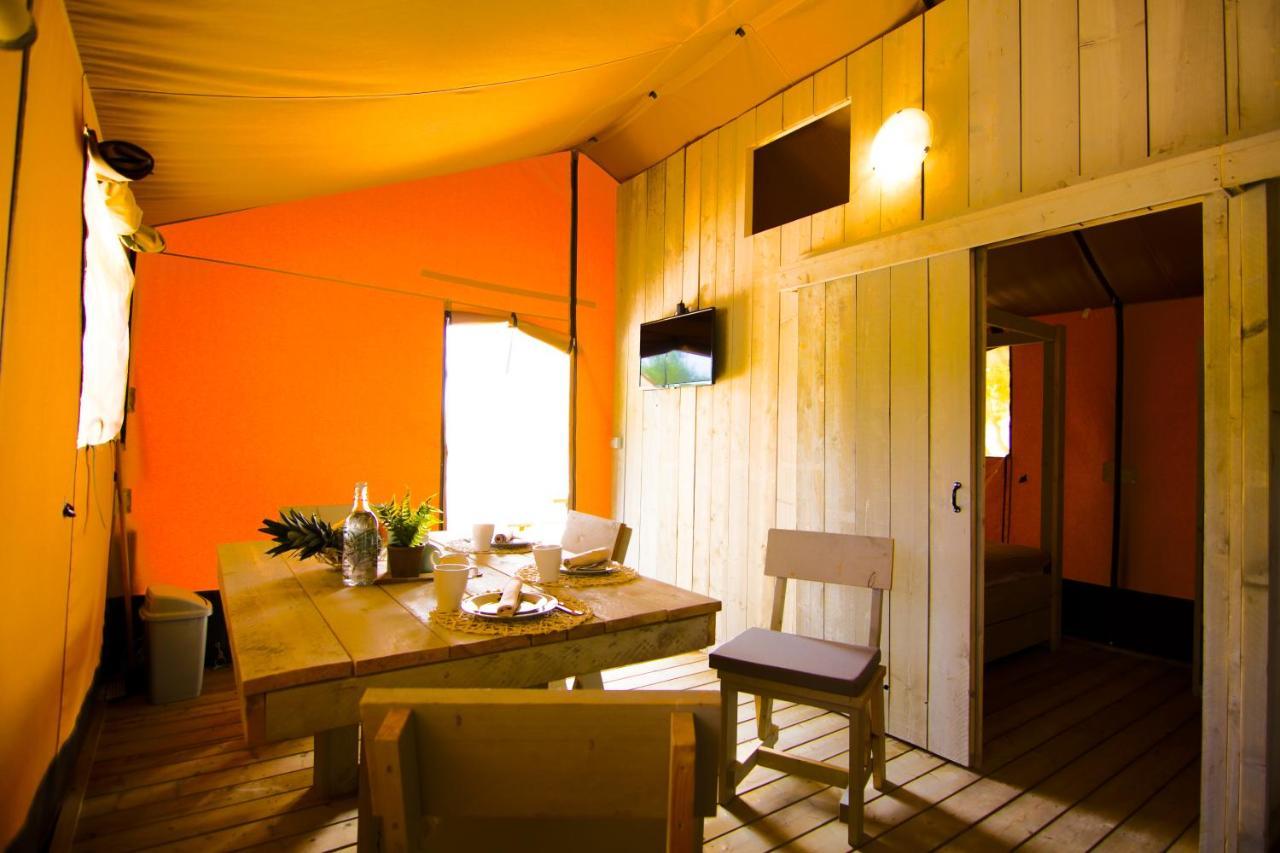Отель Grande Glamping With Pool Биоград-на-Мору Экстерьер фото