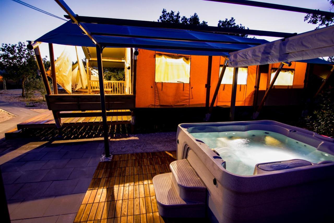 Отель Grande Glamping With Pool Биоград-на-Мору Экстерьер фото