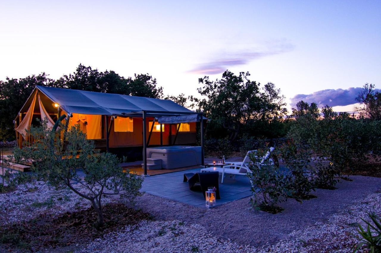 Отель Grande Glamping With Pool Биоград-на-Мору Экстерьер фото
