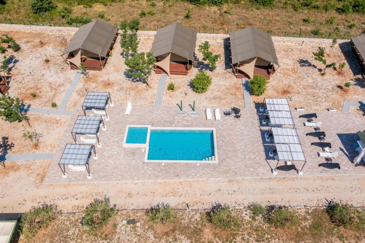 Отель Grande Glamping With Pool Биоград-на-Мору Экстерьер фото