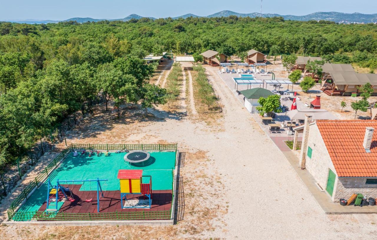 Отель Grande Glamping With Pool Биоград-на-Мору Экстерьер фото
