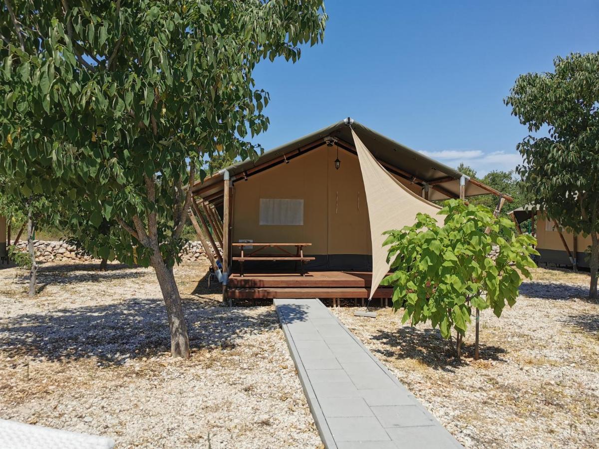 Отель Grande Glamping With Pool Биоград-на-Мору Экстерьер фото