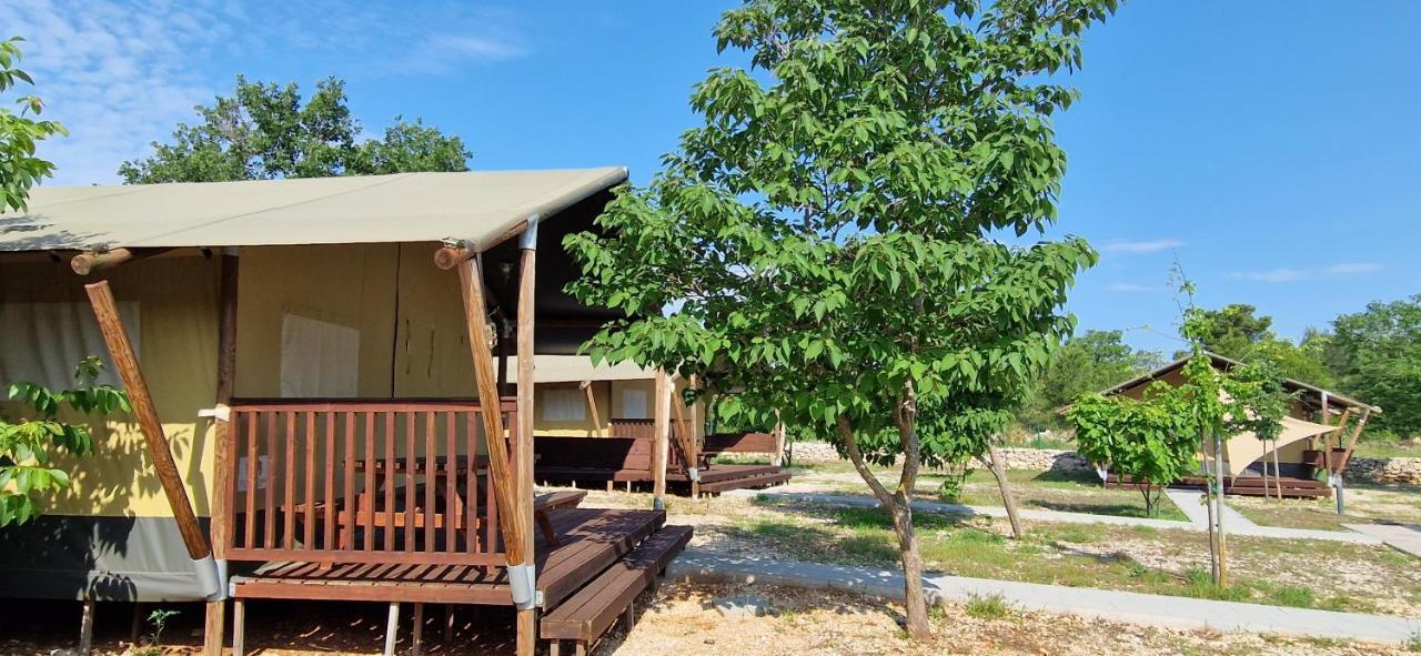 Отель Grande Glamping With Pool Биоград-на-Мору Экстерьер фото