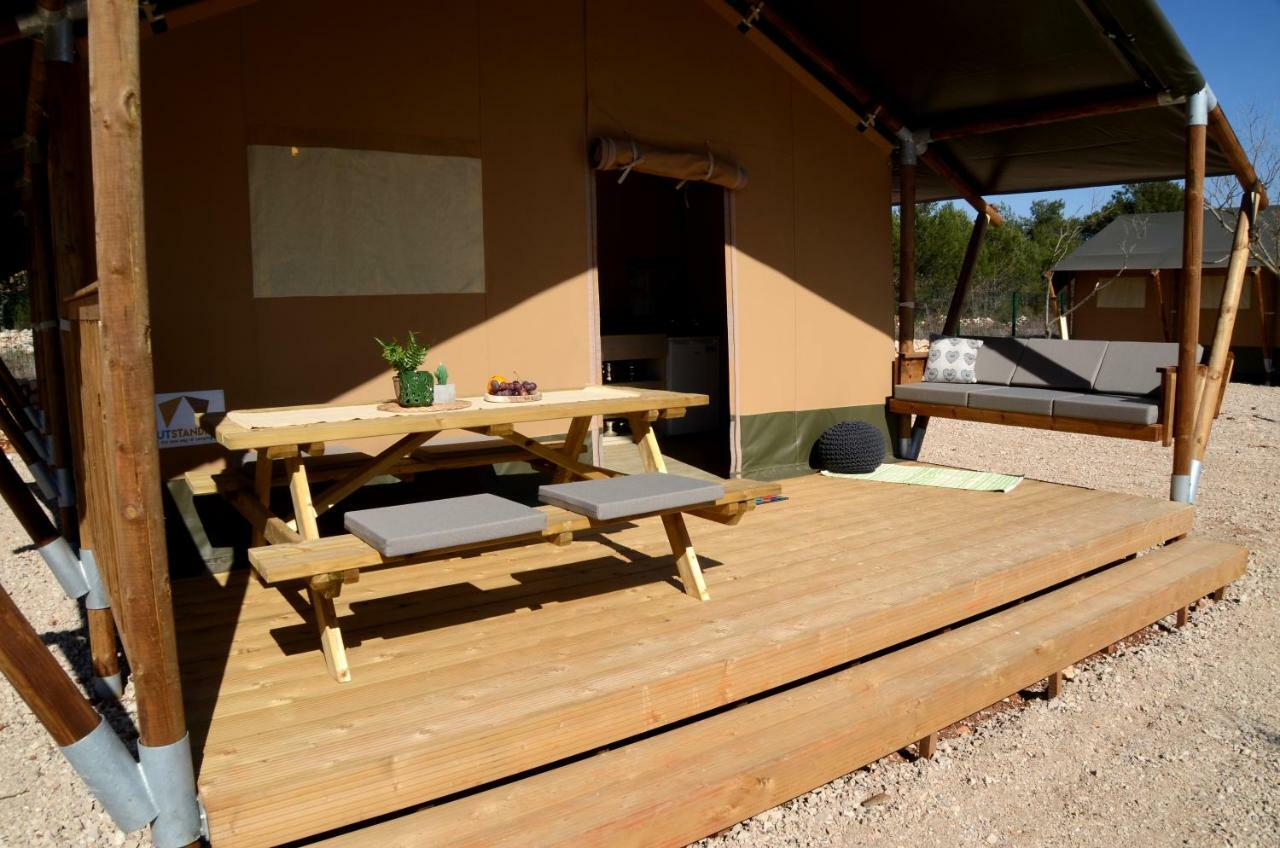 Отель Grande Glamping With Pool Биоград-на-Мору Экстерьер фото